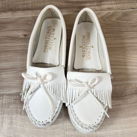 Minnetonka White Leather Women's Moccasin Size 5.5 - Picture 1 of 15